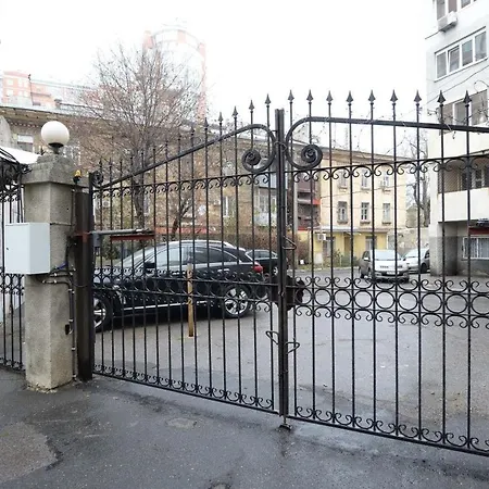 Квартира Посуточно В Пешей Доступности П-К Шевченко, Пляж Ланжерон, Центр, Ж/Д Вокзал Apartment *